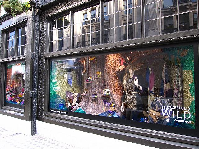 リバティー Liberty のクリスマスショーウィンドウも見逃せない ロンドンナビ