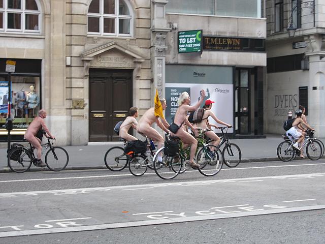 ロンドン ネイキッド バイク ライド に遭遇 ロンドンナビ