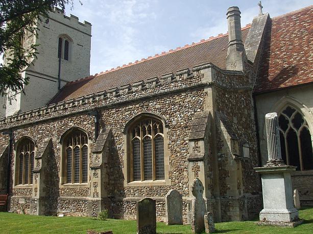 14世紀からある村の教会「ST ANDREW ＆ ST MARY」

