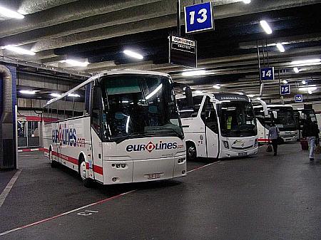 ロンドン−パリ間を結ぶユーロラインのバス