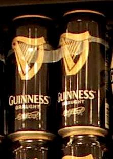 Guinness ギネス（スタウト）：<BR>いうまでもなくアイルランド原産の黒ビール。パブに行ったらまず飲むべし？ 