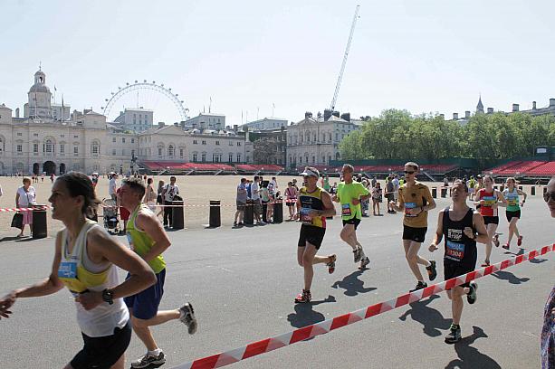 コースはロンドンの中心街を巡る10キロ。五輪マラソンのコースとほぼ同じ。