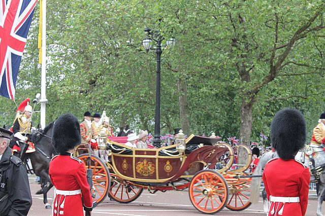 ダイヤモンド ジュビリー 女王の馬車パレードを見て来ました ロンドンナビ