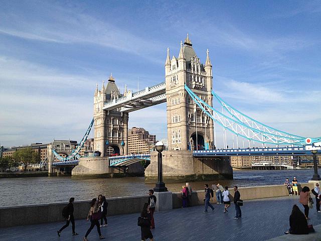 人気ブレゼント! 英国 ロンドン塔とタワーブリッジ 革製ブックマーク