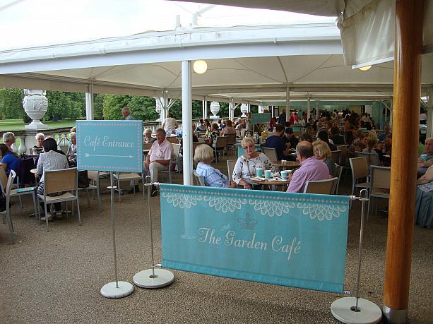 ガーデンカフェはいつも賑わっていますよ