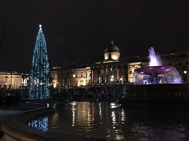 トラファルガー広場にある巨大クリスマスツリーとナショナルギャラリーはどの角度から撮ってもはずれなし！