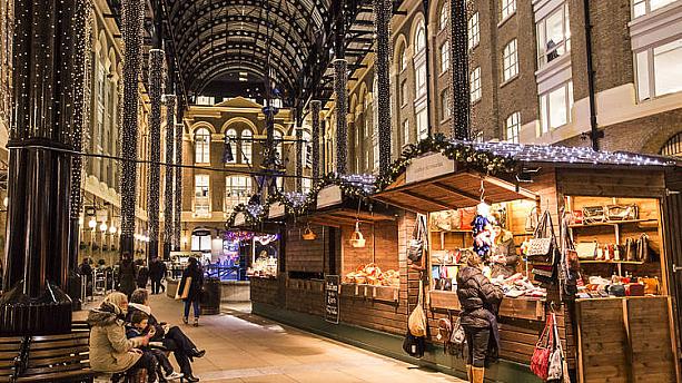 タワーブリッジの近く、More Londonで行われているクリスマスマーケットChristmas by the Riverは1月2日までなのでお急ぎでお立ち寄りください！