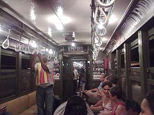 9月、マンハッタン内の地下鉄路線で1920年代のレトロ列車を運行