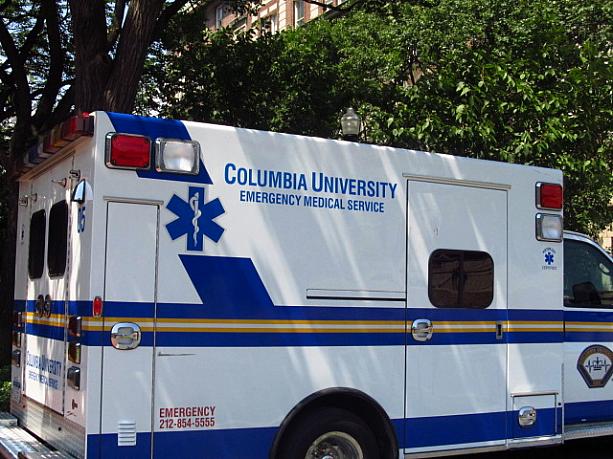 キャンパス内専用救急車。