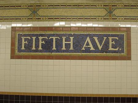 地下鉄で行くショッピングスポット巡り 地下鉄 デパート ディスカウント お土産 五番街ソーホー