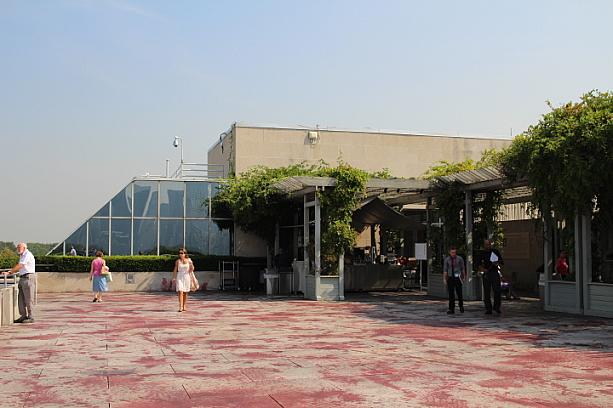 屋外展示場兼カフェになっているメトロポリタン美術館の屋上。<br>実は、