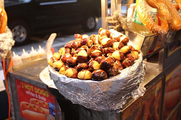 焼き栗です。10個で5ドル。