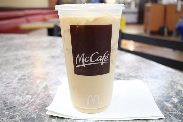 ナビもマックでアイスコーヒーを買っちゃいました。なんと、どのサイズも１ドルなんですよ～。