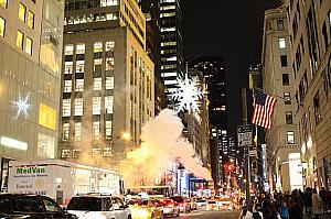 11＆12月のニューヨーク 【2014年】 ホリデーマーケット ロックフェラーセンターのクリスマスツリー サンクスギビングデー カウントダウン ブラックフライデー オリガミツリーサンタコン