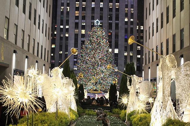 ロックフェラーセンターのクリスマスツリーのライトアップ始まりました ニューヨークナビ