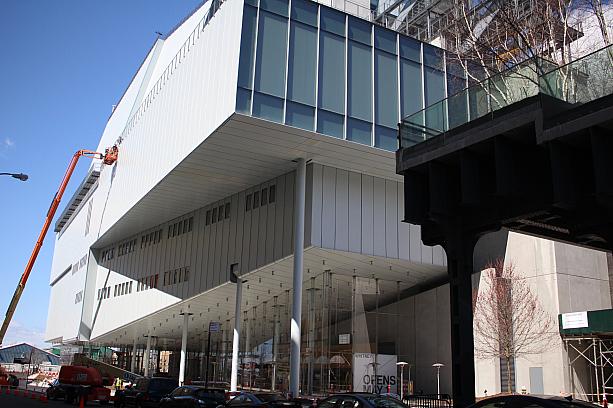 この建物は5月1日オープン予定のホイットニー美術館。ハイラインの出入り口すぐ近くです。