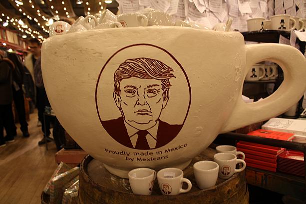 フィッシュ・エディで販売中の候補者のカップはメキシコ製です！<br>トランプ氏のマグカップで飲む朝のコーヒー、う～ん。。。