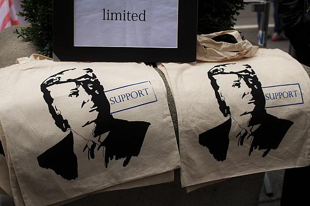 トランプ氏のトートバッグ。