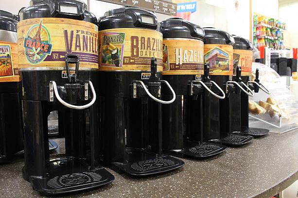 セルフのコーヒーコーナーです。コーヒーの種類も豊富です。