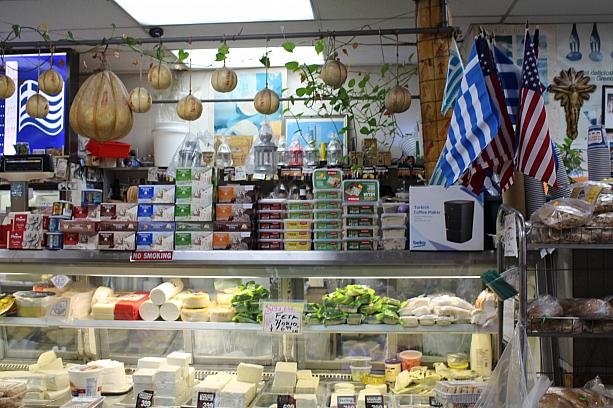 アストリアは昔からギリシャ系住民が多いエリア。<br>小さいけれどギリシャ食料品店もあります。