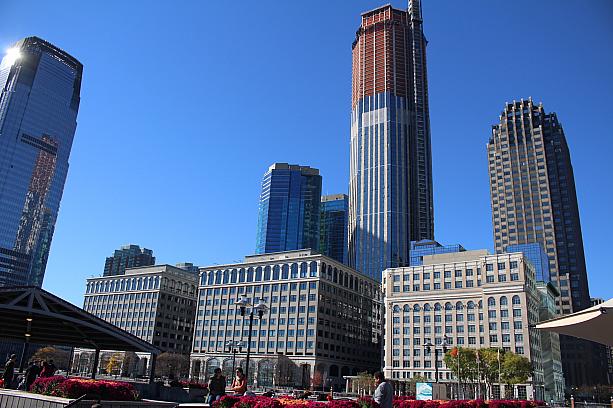 駅の周りは高層ビルが沢山。タワーマンションやオフィスビルです。