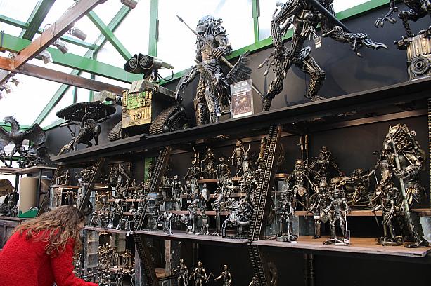 ナビが個人的に興味を持ったのがこのメタルパーク。<br>金属をリサイクルしたアート作品。カッコイイんですよ。