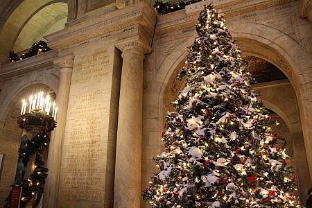 ニューヨーク公共図書館のクリスマスツリー