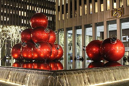 ニューヨークのクリスマス特集【2019年】 アナ雪2 ロックフェラーセンターのクリスマスツリー ホリデーマーケット エンパイアステートビル クリスマスツリー ニューヨーク証券取引所 ニューヨーク公共図書館ブライアントパーク