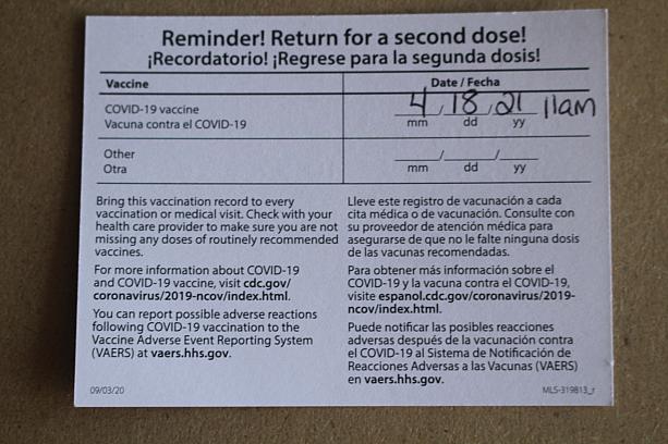 こちらはカードの裏。2回目の接種予約日が記入されています。<br>2回目の方が副反応が強いと言われているのでドキドキです。