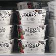 こちらも定番になりましたアイスランドのスキール。もったりした食感です。<br>Siggi'sが代表格。なかでもナビのお気に入りはTripleクリームという乳脂肪分多めのこってりタイプ。