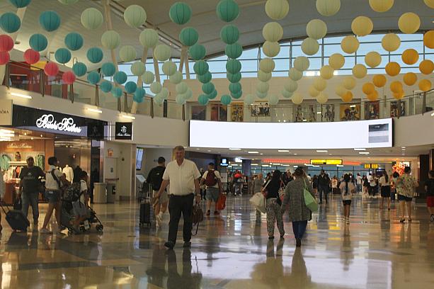ターミナル４はJFK国際空港の中ではお店が充実している方で、雰囲気もモールのよう。