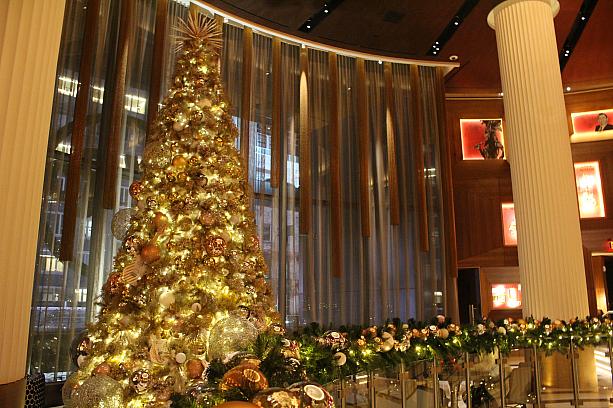 こちらは今年オープンしたハードロックホテルのクリスマスツリー。