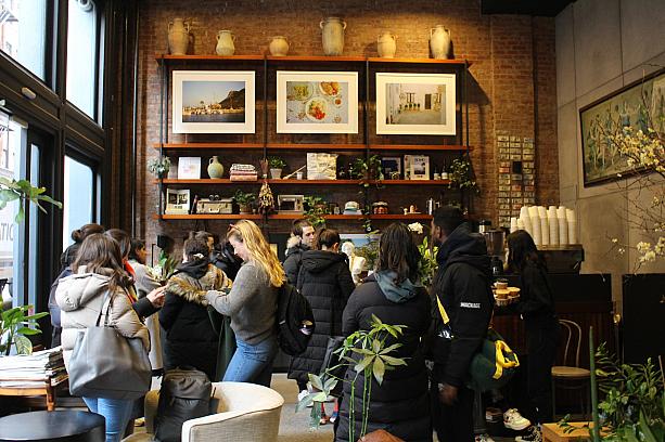 カフェ・リリアは人気店で週末は椅子取り合戦です。テイクアウトの人が多い平日がおすすめです。<br>無料Wifiもあります。