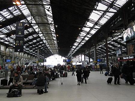 パリとリヨンを結ぶ列車が駅の始まり