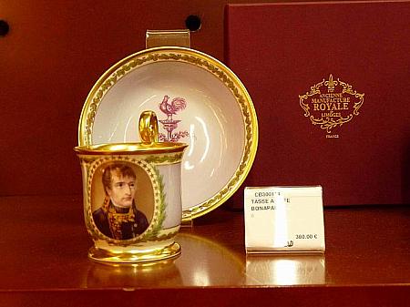 ナポレオンの肖像画のティーカップ。