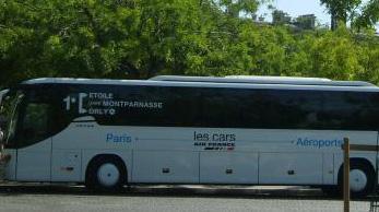 エールフランスのバス。モンパルナス駅や凱旋門などに行きます。