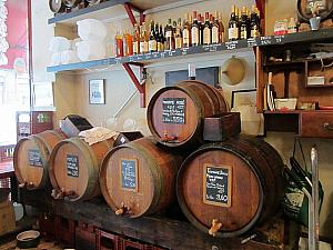 樽入りワインは1リットル2.8€と破格