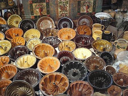 クグロフ型やアルザス風陶器は、暖かみがある。