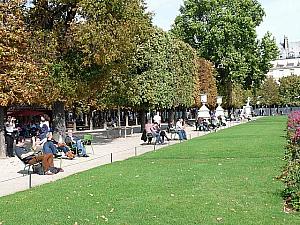 パリ観光の中心地に位置するこちらの公園。
