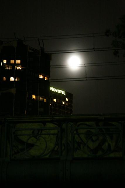 こんな月の夜には...