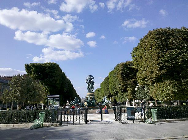 とある晴天の日のパリの公園・・・