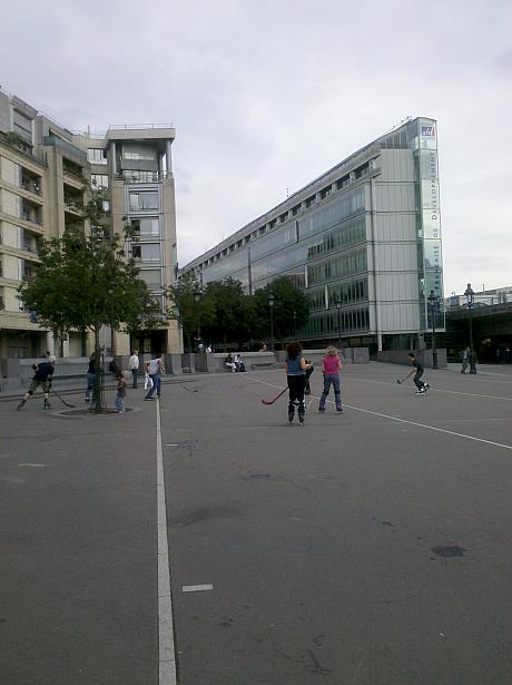 パリ12区、Gare de Lyon(リヨン駅)付近はホテルなどが並ぶ活気のある場所。