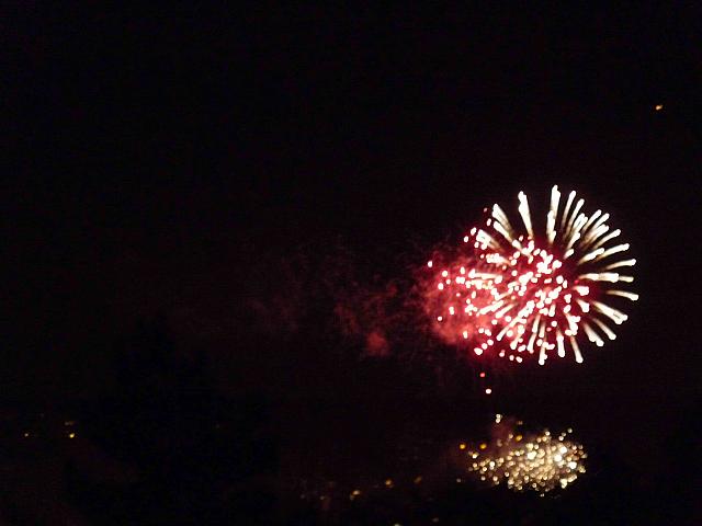 ヨーロッパ一の花火大会 色とりどりの花火がパリの秋空を彩りました パリナビ
