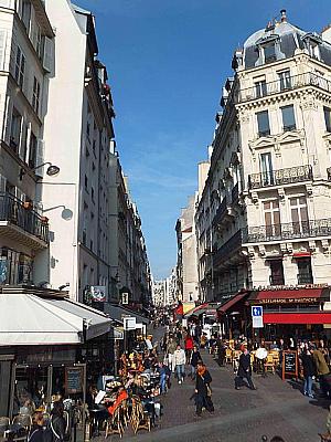 パリ1区、パレ・ロワイヤルからレ・アール界隈まで歩いてみよう！ 庶民的 老舗 若者革命