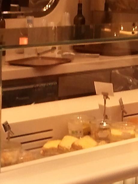 ちょっとした軽食やデザートもあります！