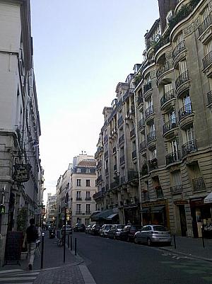 パンテオンの南側の道、Rue des Fossés Saint Jacques (フォッセ・サン・ジャック通り) 辺りにも多国籍レストランが集まっています。