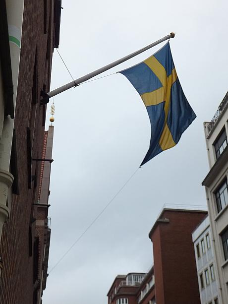 とある週末、ひそかに毎年楽しみにしているクリスマス市に行ってきました。この国旗は・・・そう、スウェーデン。