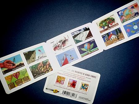 カルネと呼ばれる12枚綴りの国内用切手は、絵柄がきれい