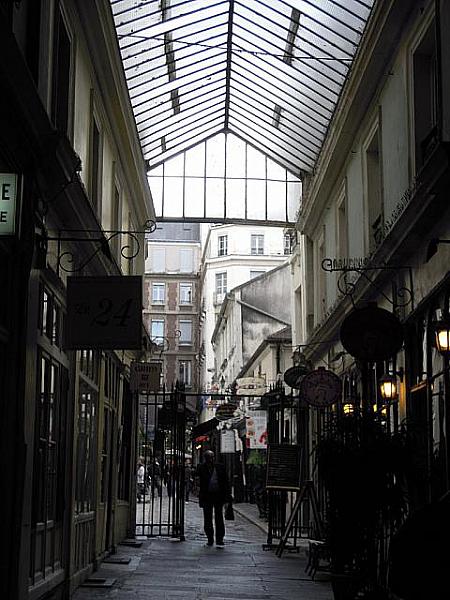 雨の日のパリの過ごし方 雨 デパート パッサージュ美術館