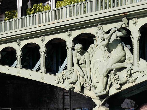 パリの魅力を感じてみよう～セーヌ川の橋 橋 パリ万博 セーヌ川 セーヌ川クルーズ世界遺産